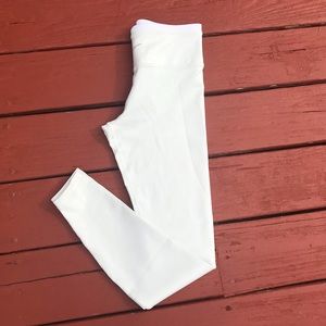 🚨OFFERNOW🚨Nike White Leggings